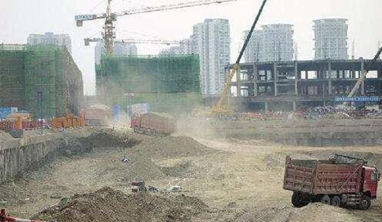 淄博經(jīng)開區(qū)建設局：推行“綠色施工” 加大建筑工地揚塵治理